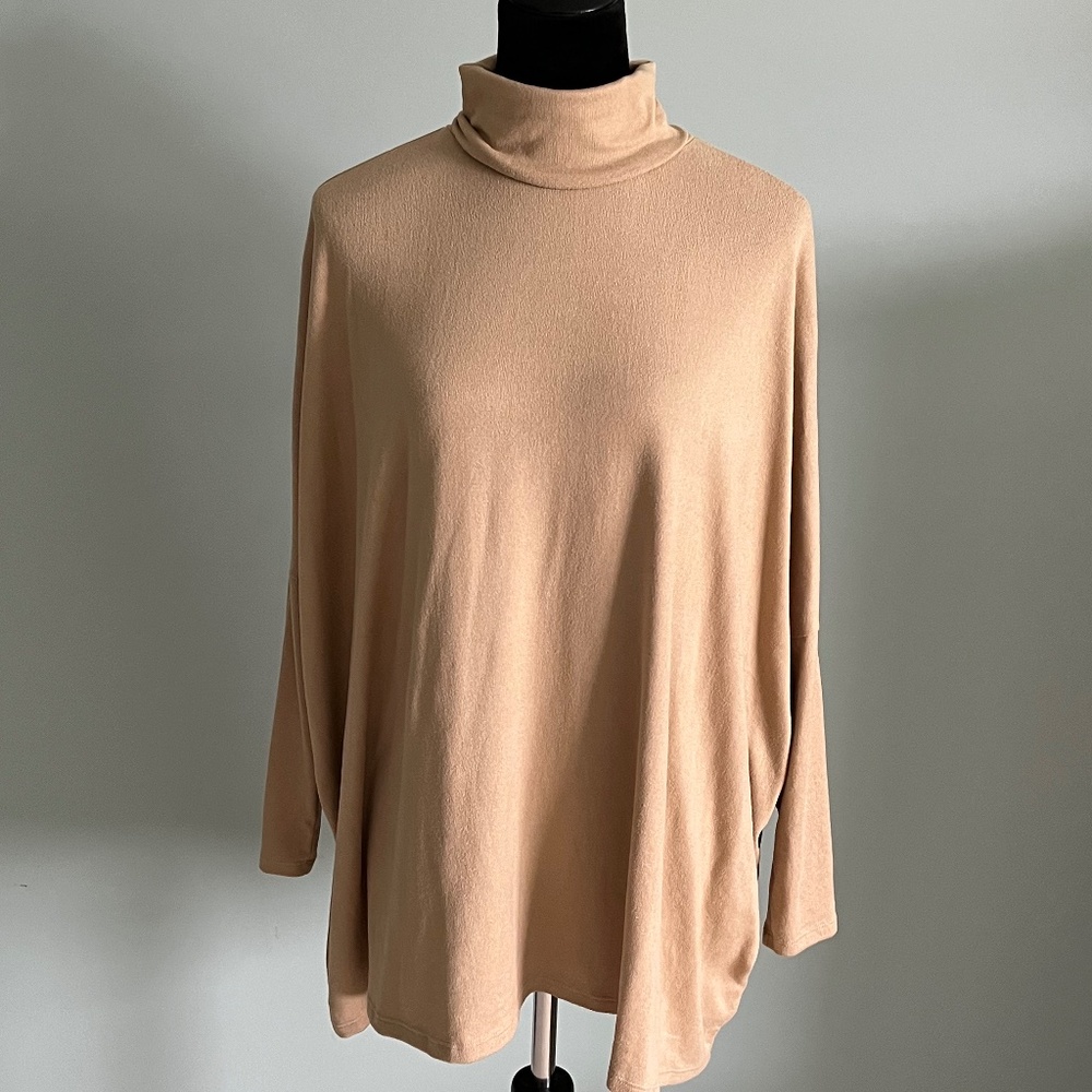 NWOT LuLaRoe Elsa Pullover Tan Turtleneck Sweater M